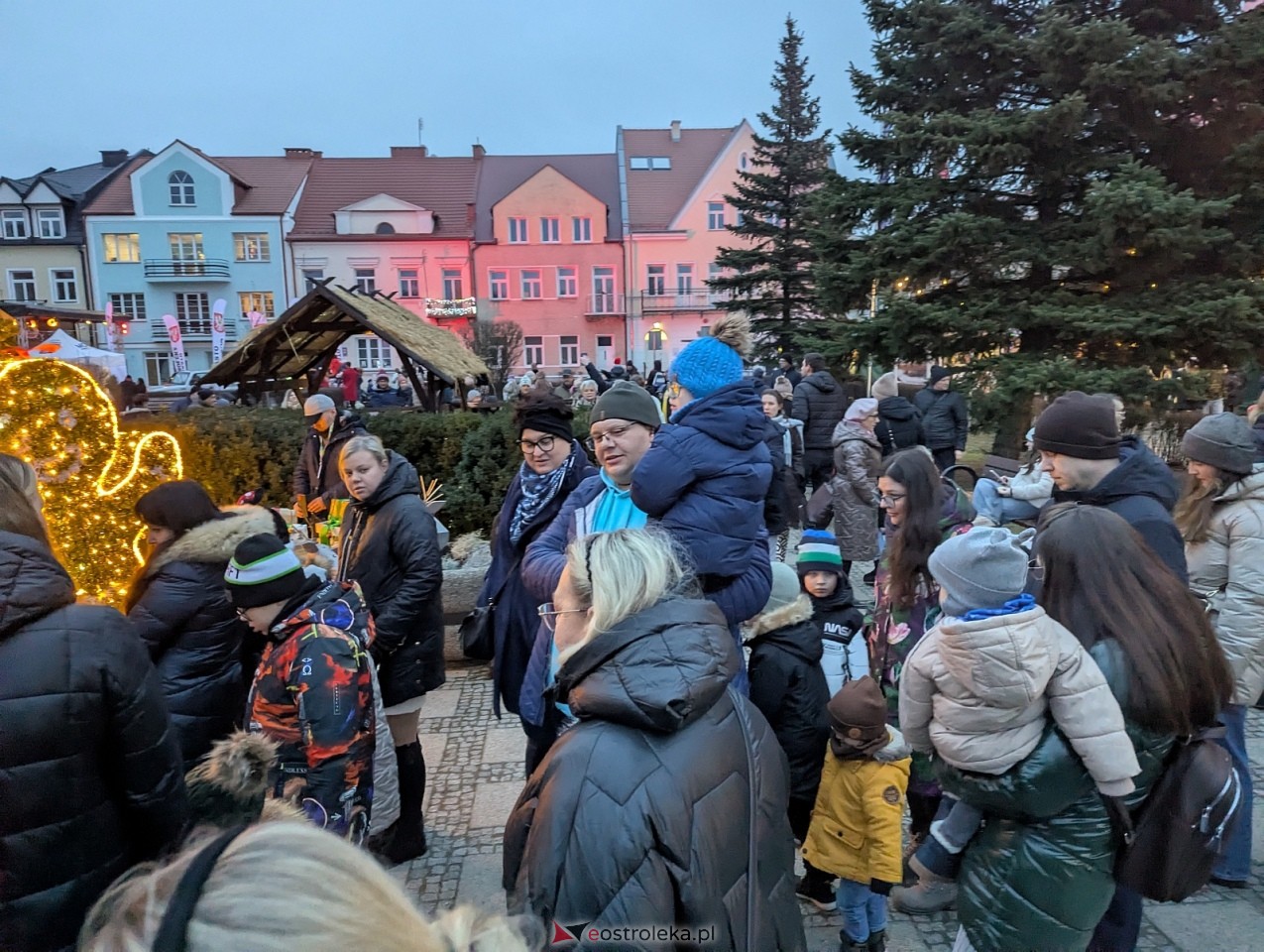 Jarmark Bożonarodzeniowy 2025. Wizyta Mikołaja [6.12.2025] - zdjęcie #64 - eOstroleka.pl