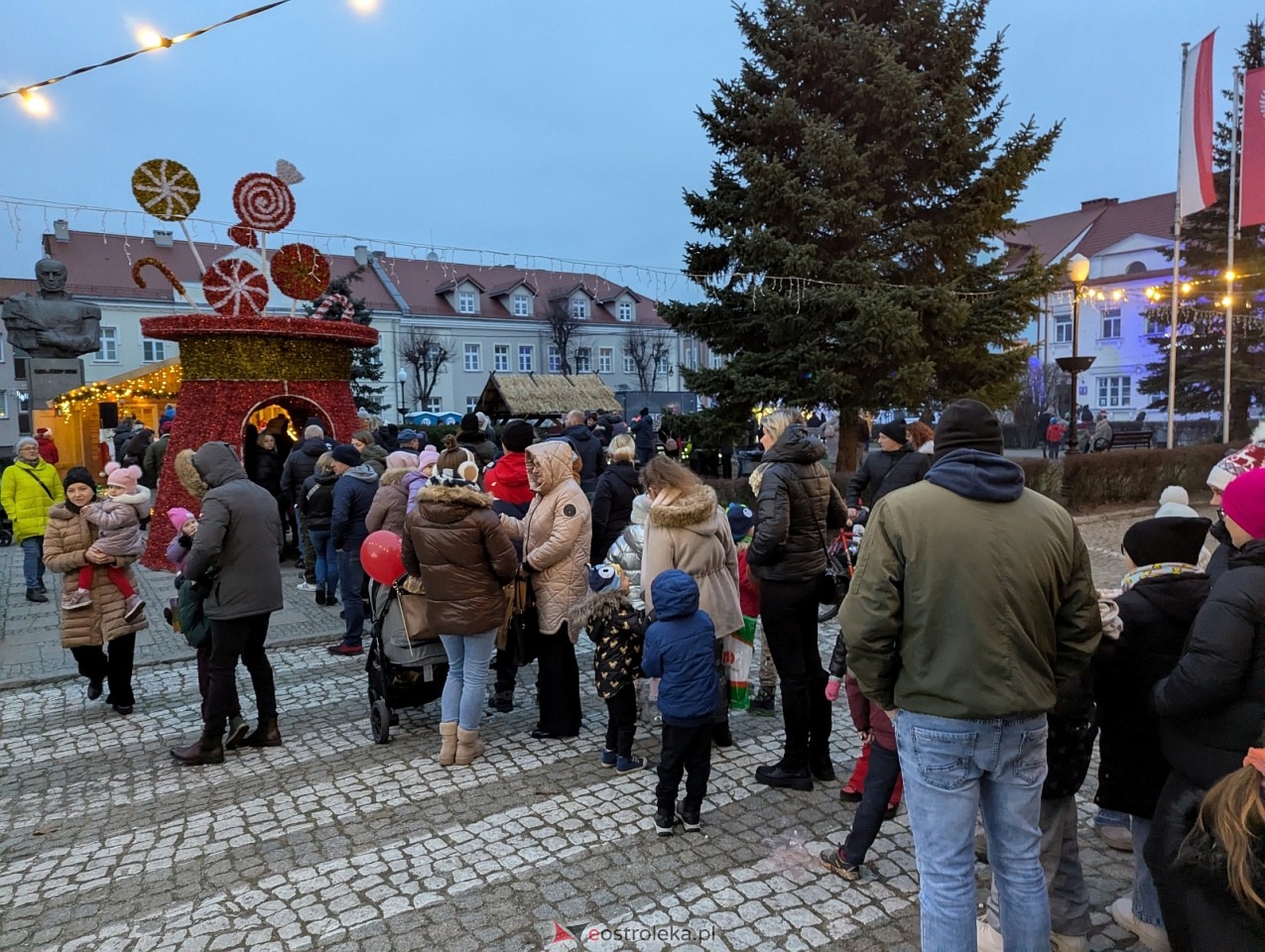 Jarmark Bożonarodzeniowy 2025. Wizyta Mikołaja [6.12.2025] - zdjęcie #59 - eOstroleka.pl