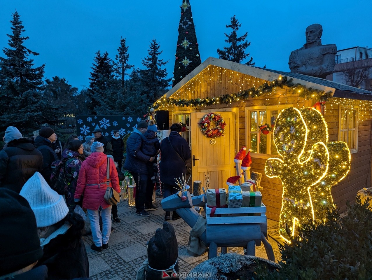Jarmark Bożonarodzeniowy 2025. Wizyta Mikołaja [6.12.2025] - zdjęcie #52 - eOstroleka.pl