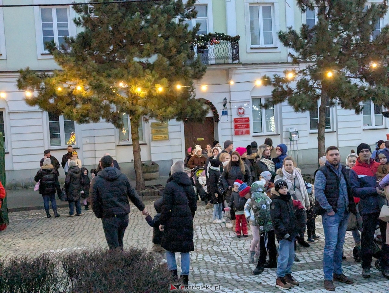 Jarmark Bożonarodzeniowy 2025. Wizyta Mikołaja [6.12.2025] - zdjęcie #48 - eOstroleka.pl