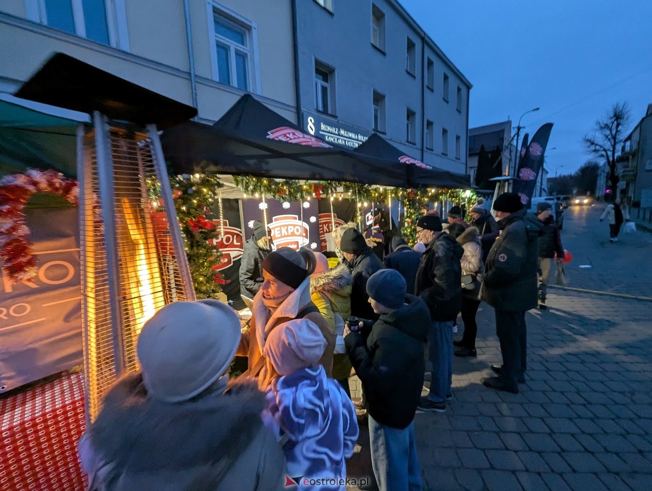 Jarmark Bożonarodzeniowy 2025. Wizyta Mikołaja [6.12.2025] - zdjęcie #41 - eOstroleka.pl
