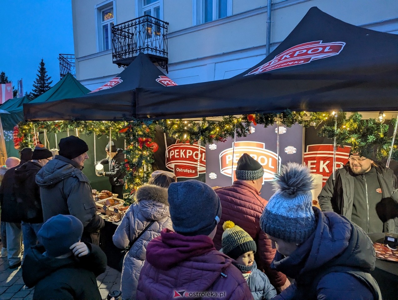 Jarmark Bożonarodzeniowy 2025. Wizyta Mikołaja [6.12.2025] - zdjęcie #39 - eOstroleka.pl