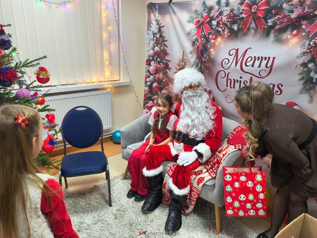 Zabawa choinkowa w Durlasach [06.12.2025] - zdjęcie #36 - eOstroleka.pl