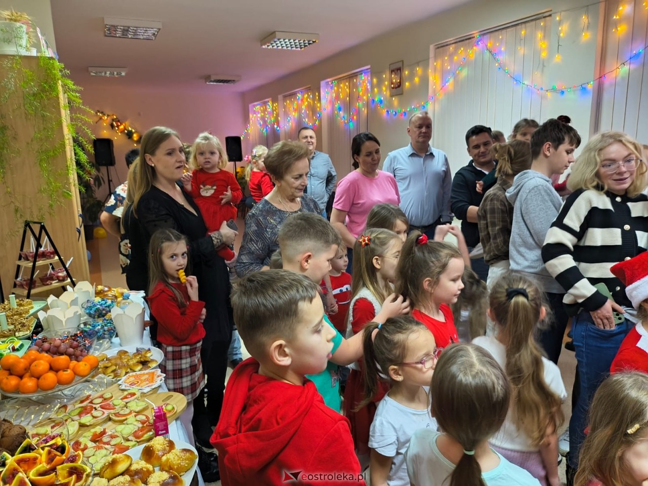 Zabawa choinkowa w Durlasach [06.12.2025] - zdjęcie #12 - eOstroleka.pl