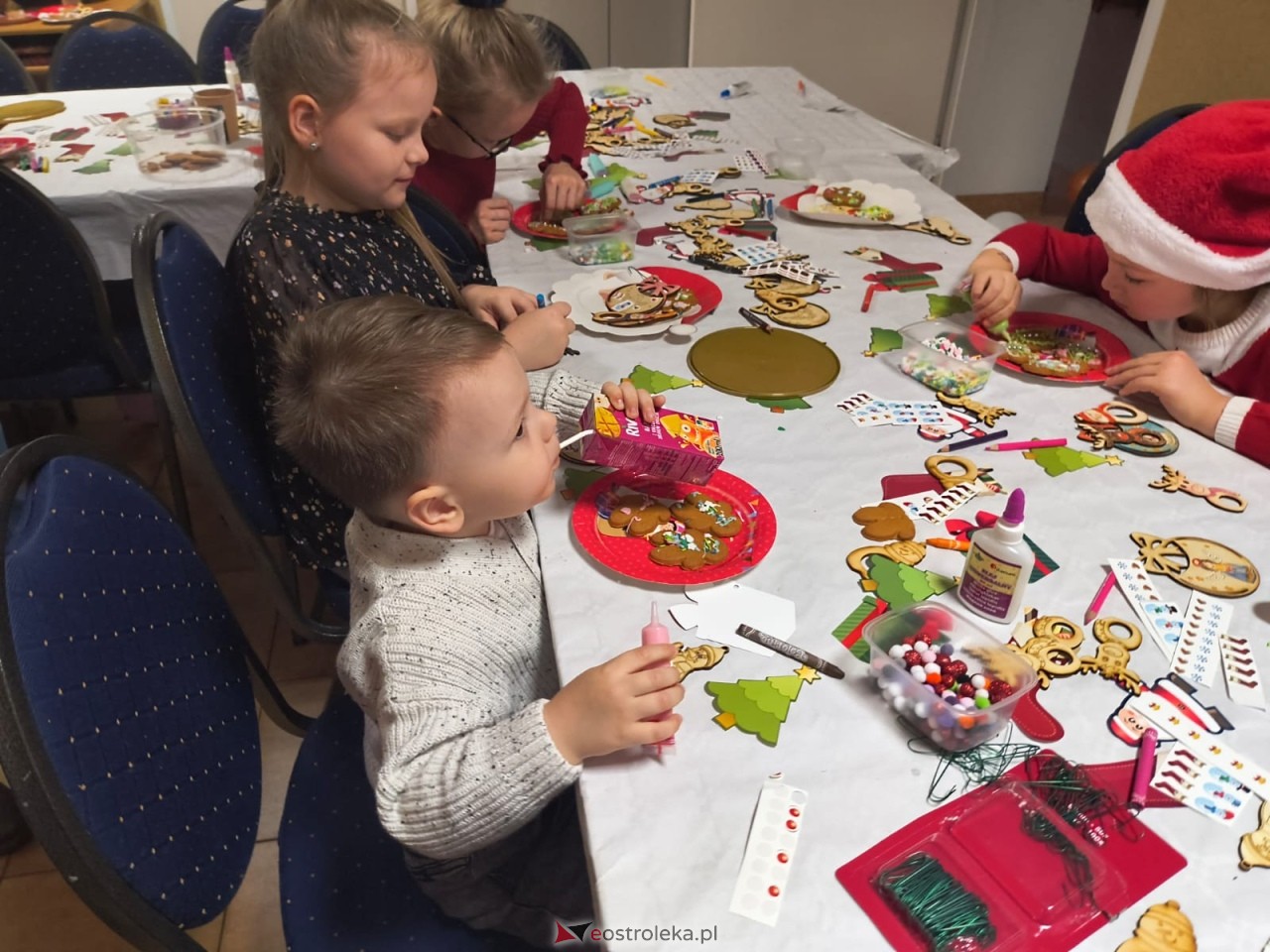 Zabawa choinkowa w Durlasach [06.12.2025] - zdjęcie #10 - eOstroleka.pl