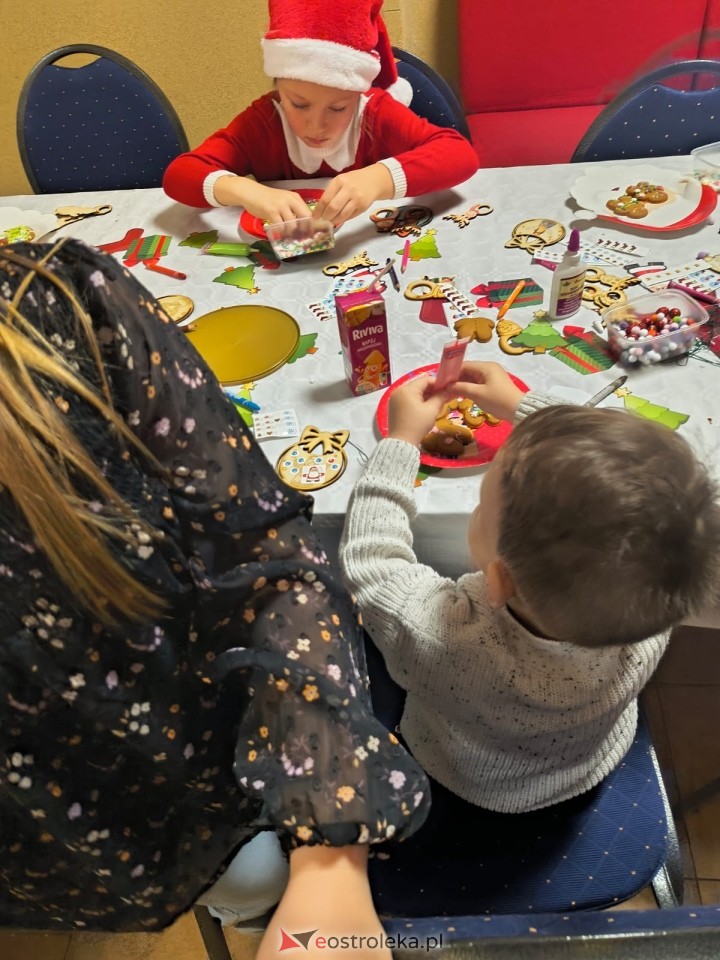Zabawa choinkowa w Durlasach [06.12.2025] - zdjęcie #8 - eOstroleka.pl
