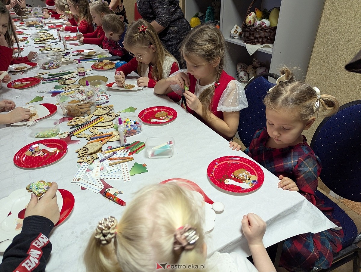 Zabawa choinkowa w Durlasach [06.12.2025] - zdjęcie #54 - eOstroleka.pl