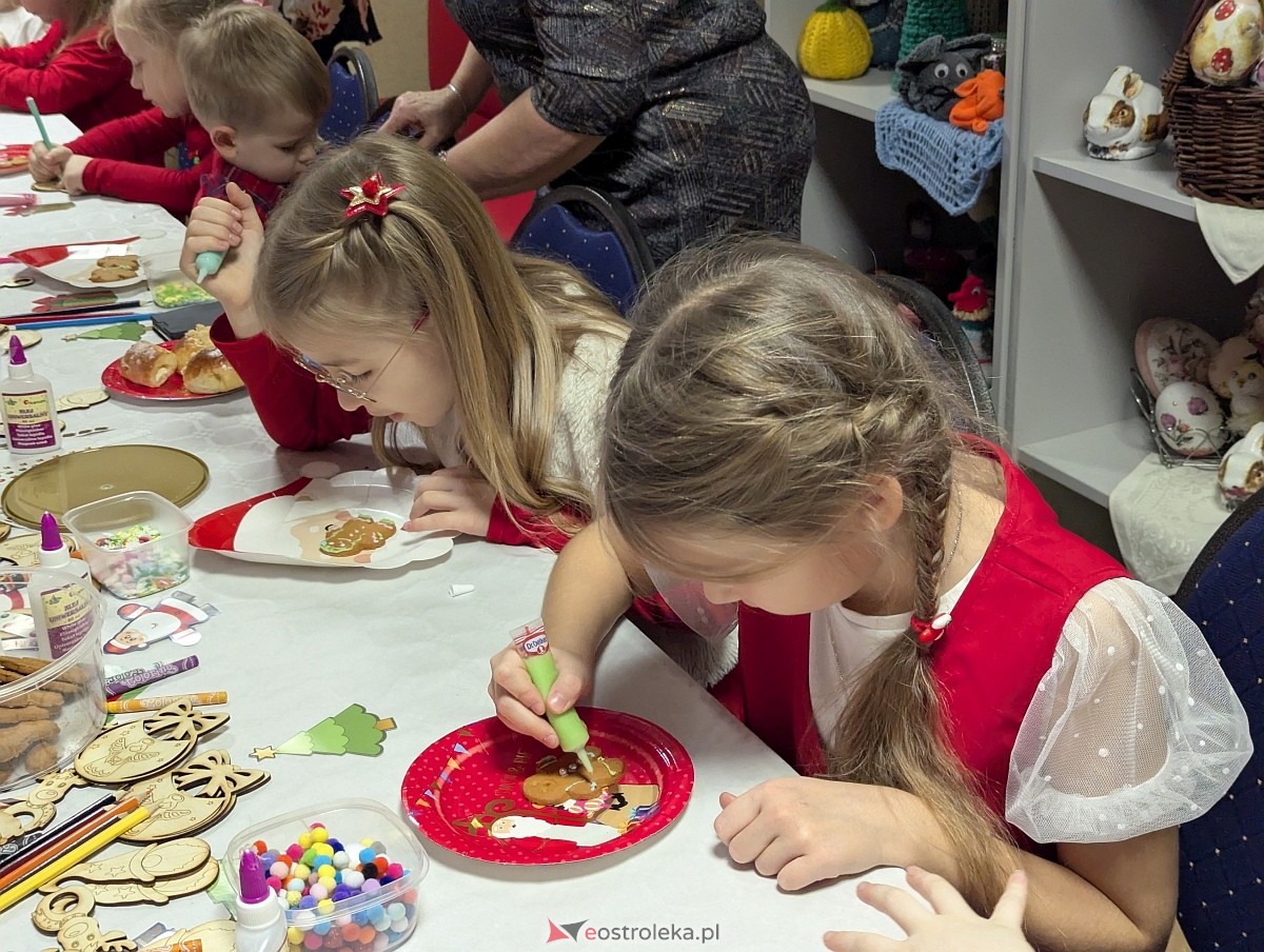 Zabawa choinkowa w Durlasach [06.12.2025] - zdjęcie #52 - eOstroleka.pl