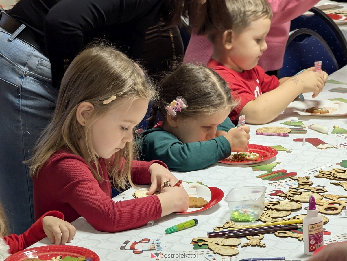 Zabawa choinkowa w Durlasach [06.12.2025] - zdjęcie #45 - eOstroleka.pl