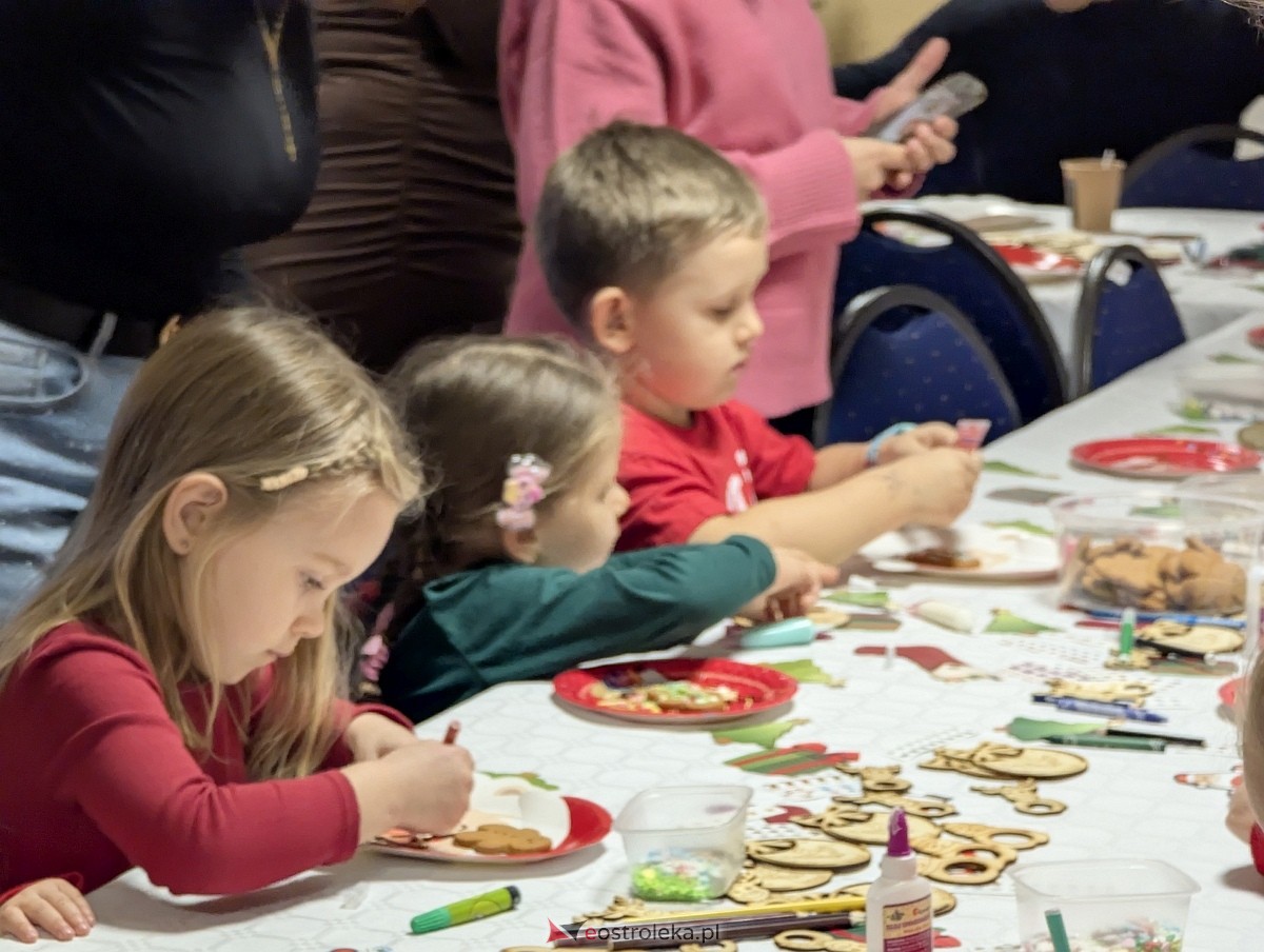 Zabawa choinkowa w Durlasach [06.12.2025] - zdjęcie #44 - eOstroleka.pl