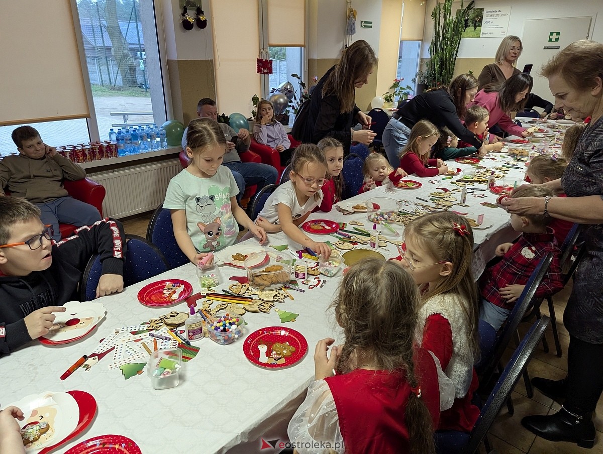 Zabawa choinkowa w Durlasach [06.12.2025] - zdjęcie #43 - eOstroleka.pl