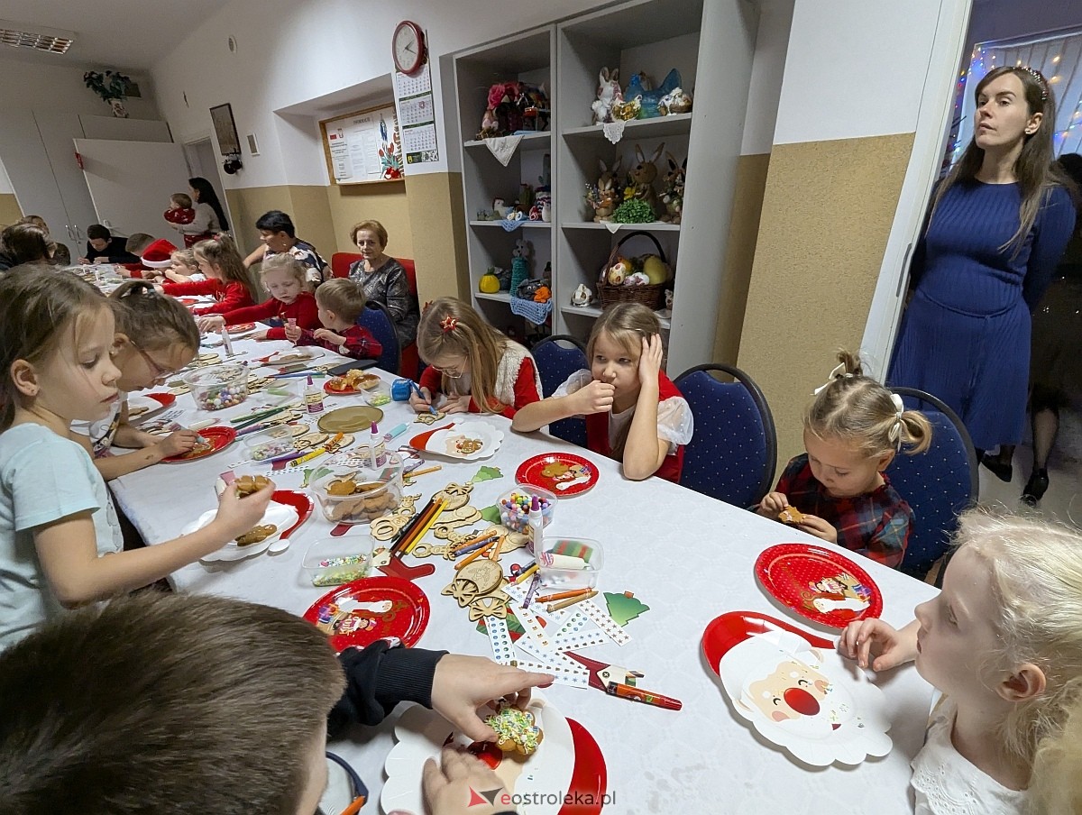 Zabawa choinkowa w Durlasach [06.12.2025] - zdjęcie #42 - eOstroleka.pl