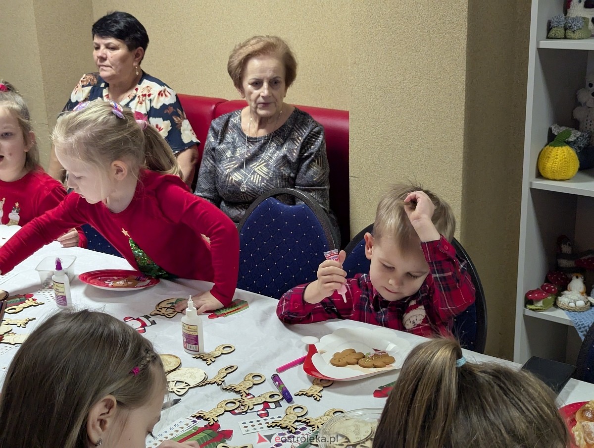 Zabawa choinkowa w Durlasach [06.12.2025] - zdjęcie #37 - eOstroleka.pl