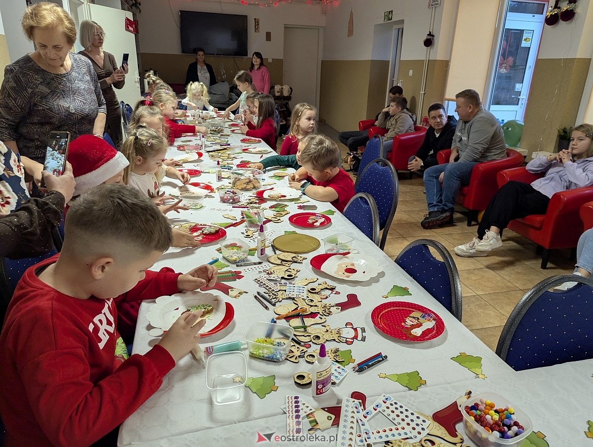 Zabawa choinkowa w Durlasach [06.12.2025] - zdjęcie #29 - eOstroleka.pl