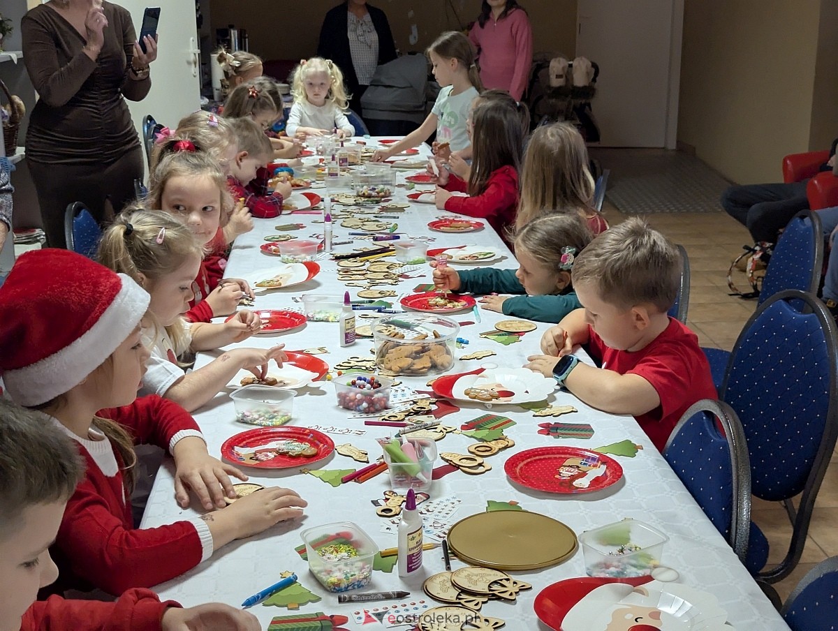 Zabawa choinkowa w Durlasach [06.12.2025] - zdjęcie #27 - eOstroleka.pl