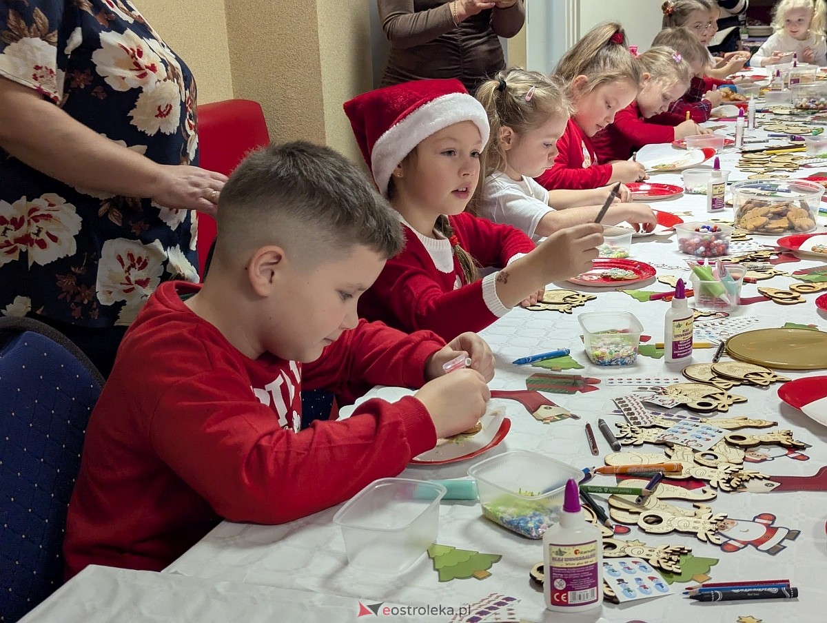Zabawa choinkowa w Durlasach [06.12.2025] - zdjęcie #25 - eOstroleka.pl