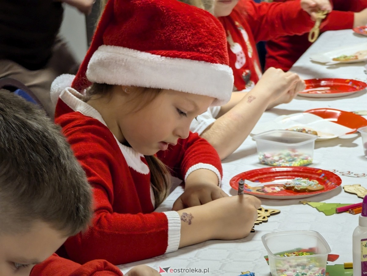 Zabawa choinkowa w Durlasach [06.12.2025] - zdjęcie #23 - eOstroleka.pl