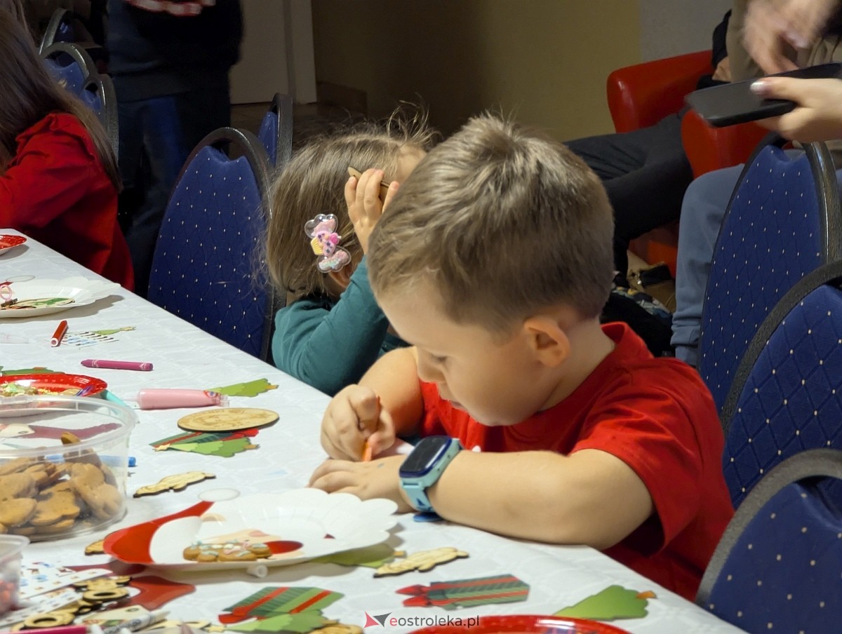 Zabawa choinkowa w Durlasach [06.12.2025] - zdjęcie #21 - eOstroleka.pl