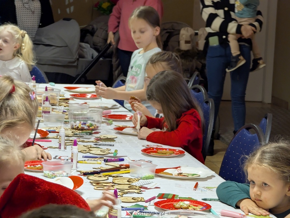 Zabawa choinkowa w Durlasach [06.12.2025] - zdjęcie #19 - eOstroleka.pl