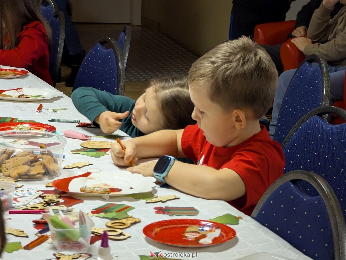 Zabawa choinkowa w Durlasach [06.12.2025] - zdjęcie #17 - eOstroleka.pl