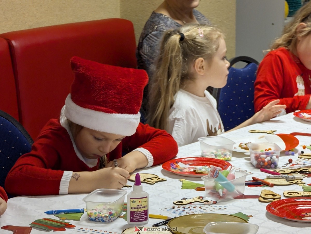 Zabawa choinkowa w Durlasach [06.12.2025] - zdjęcie #15 - eOstroleka.pl