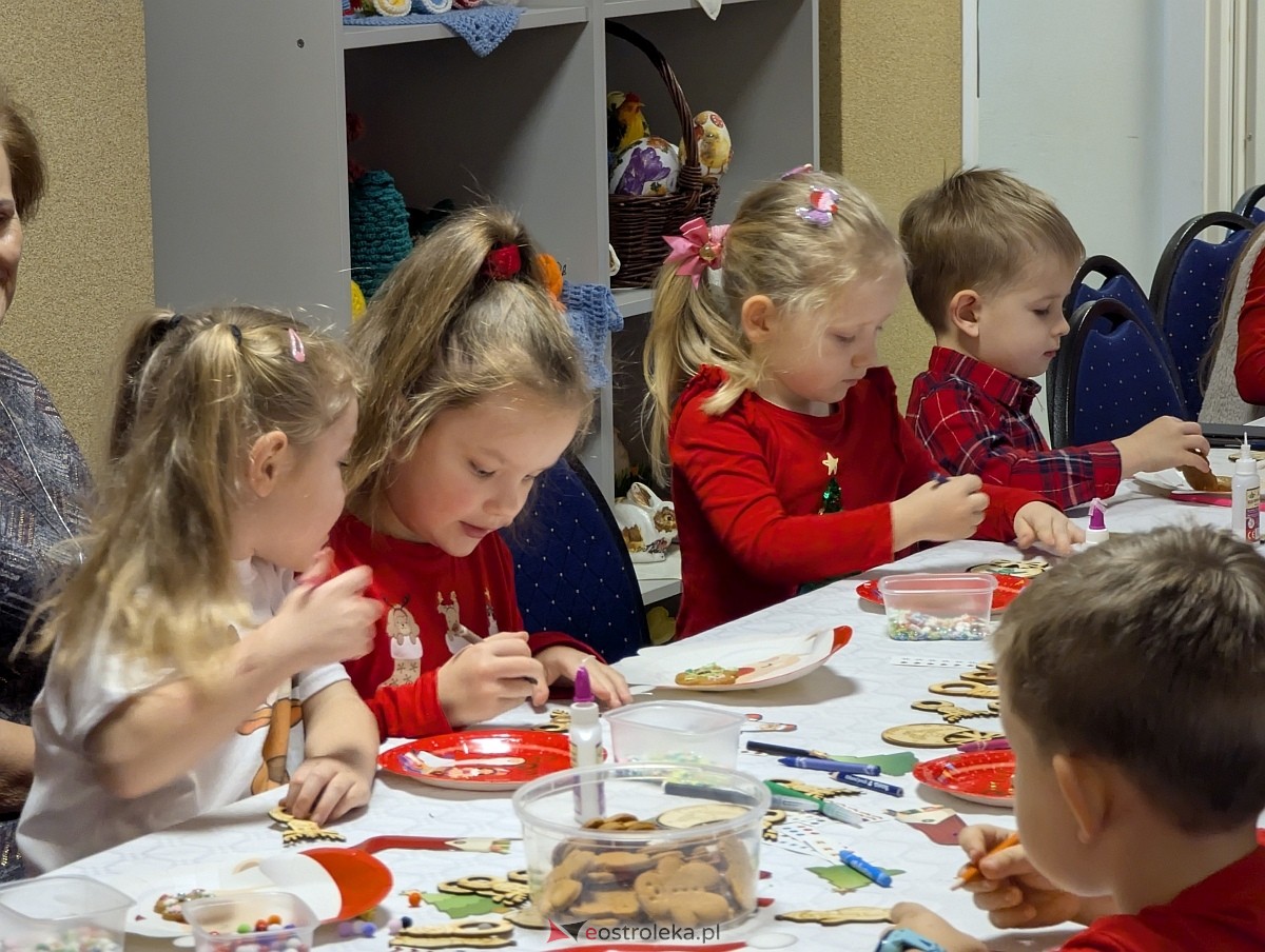 Zabawa choinkowa w Durlasach [06.12.2025] - zdjęcie #13 - eOstroleka.pl