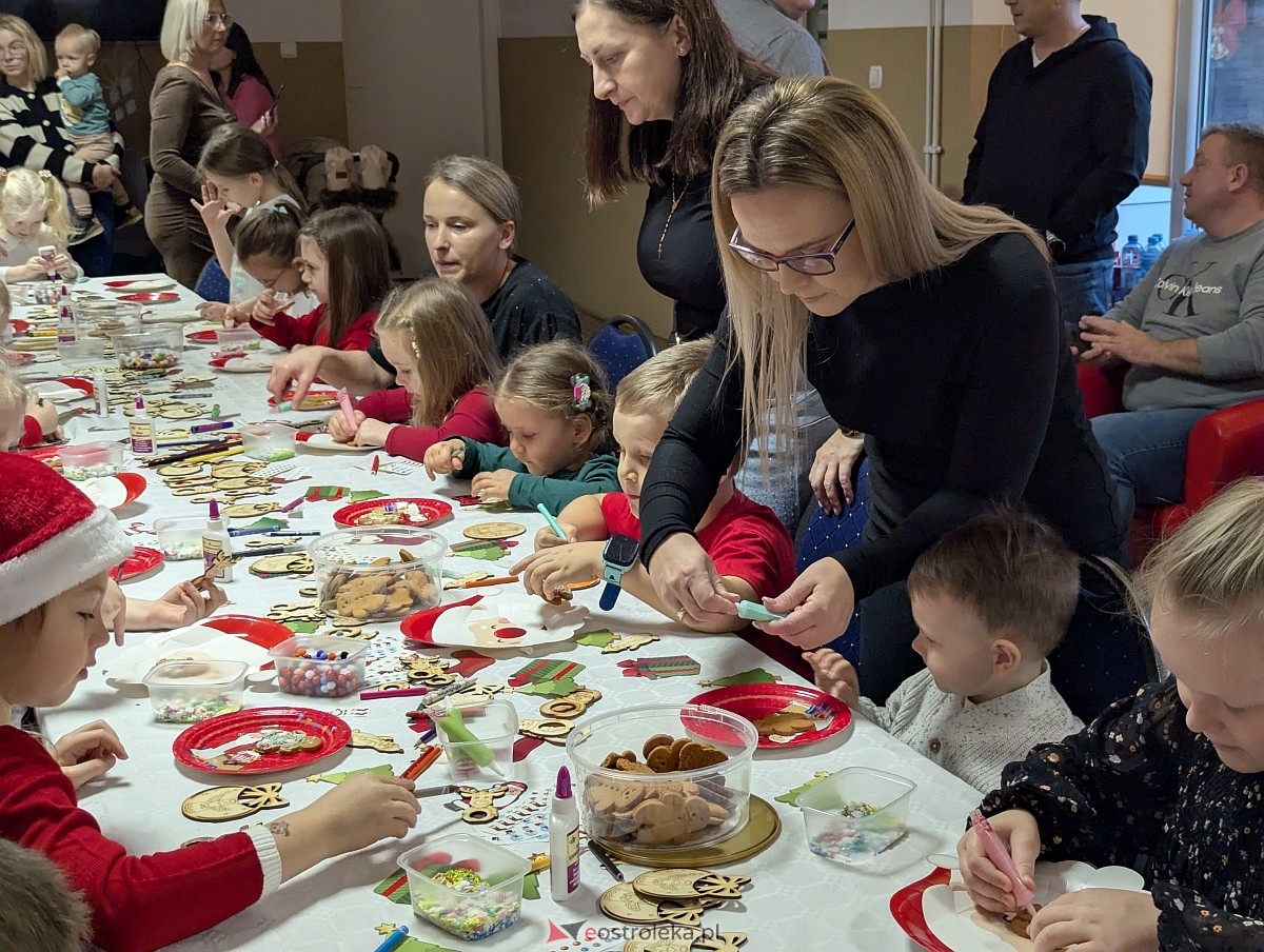 Zabawa choinkowa w Durlasach [06.12.2025] - zdjęcie #9 - eOstroleka.pl