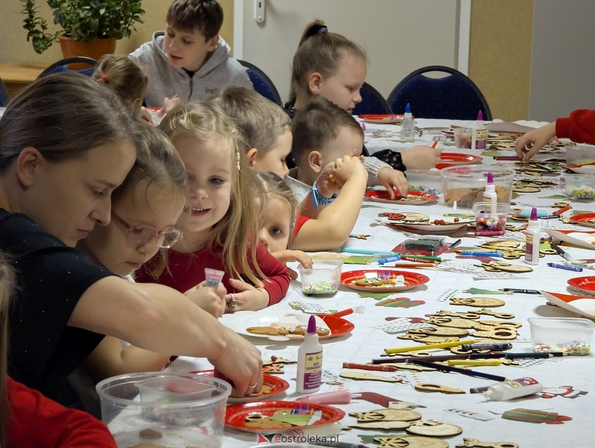 Zabawa choinkowa w Durlasach [06.12.2025] - zdjęcie #5 - eOstroleka.pl