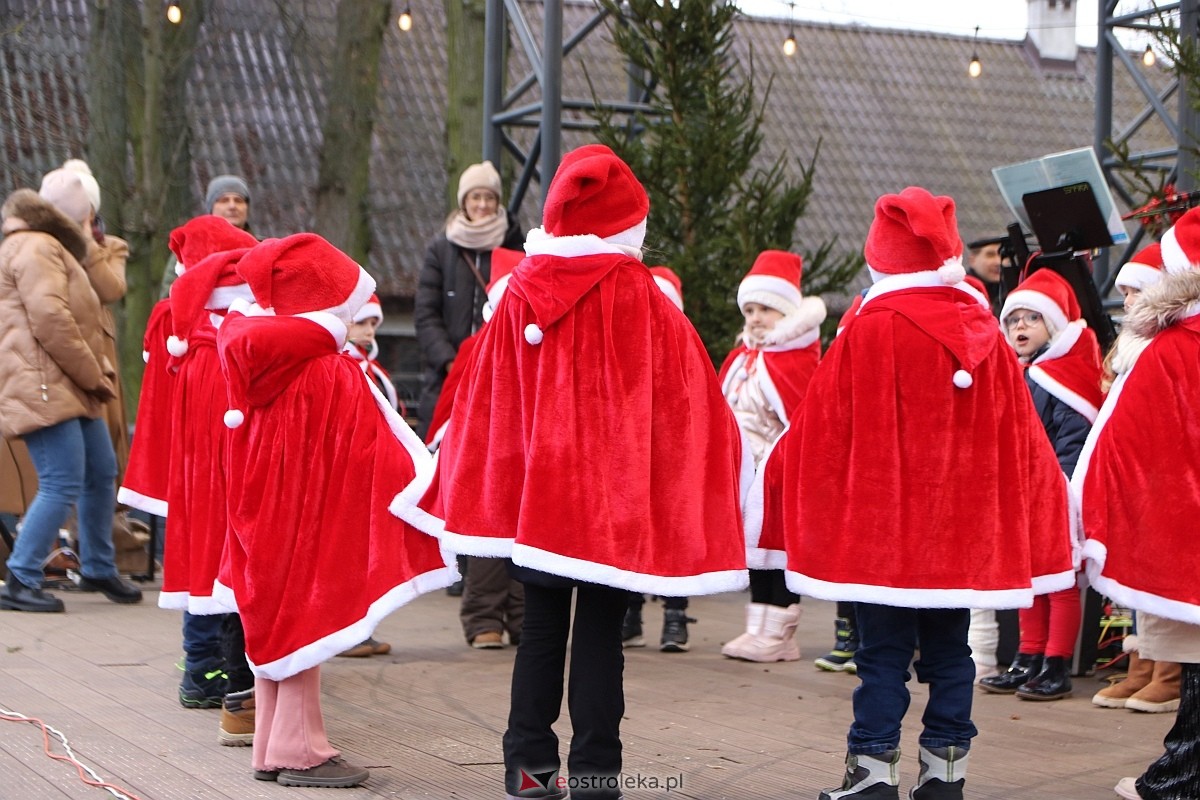 Wigilia na osiedlu Stacja [7.12.2025] - zdjęcie #43 - eOstroleka.pl