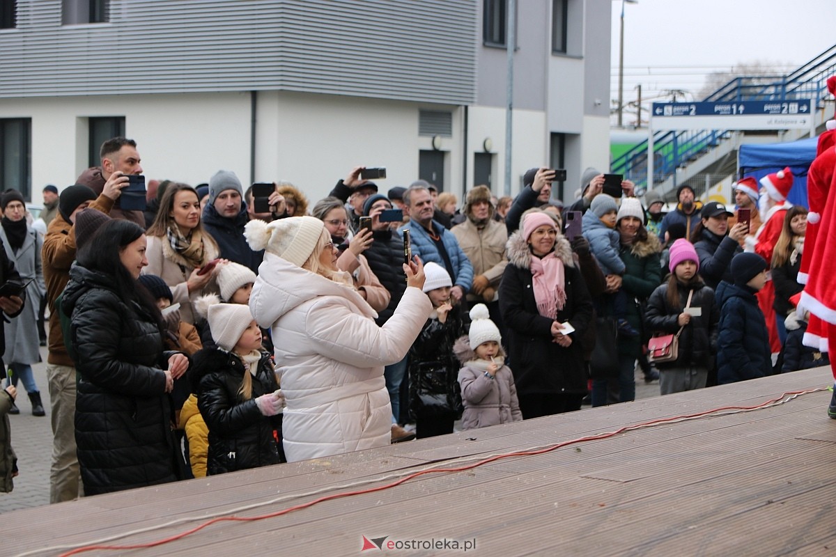 Wigilia na osiedlu Stacja [7.12.2025] - zdjęcie #36 - eOstroleka.pl
