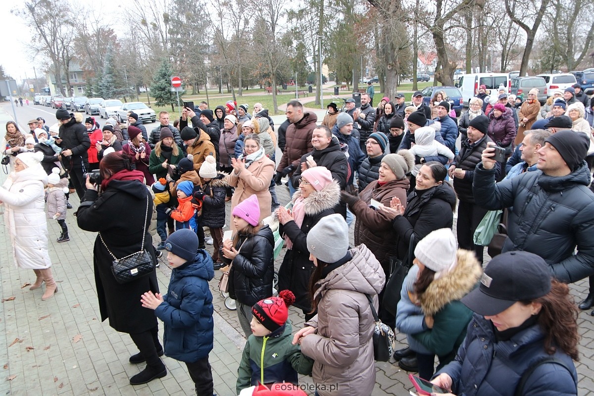 Wigilia na osiedlu Stacja [7.12.2025] - zdjęcie #28 - eOstroleka.pl