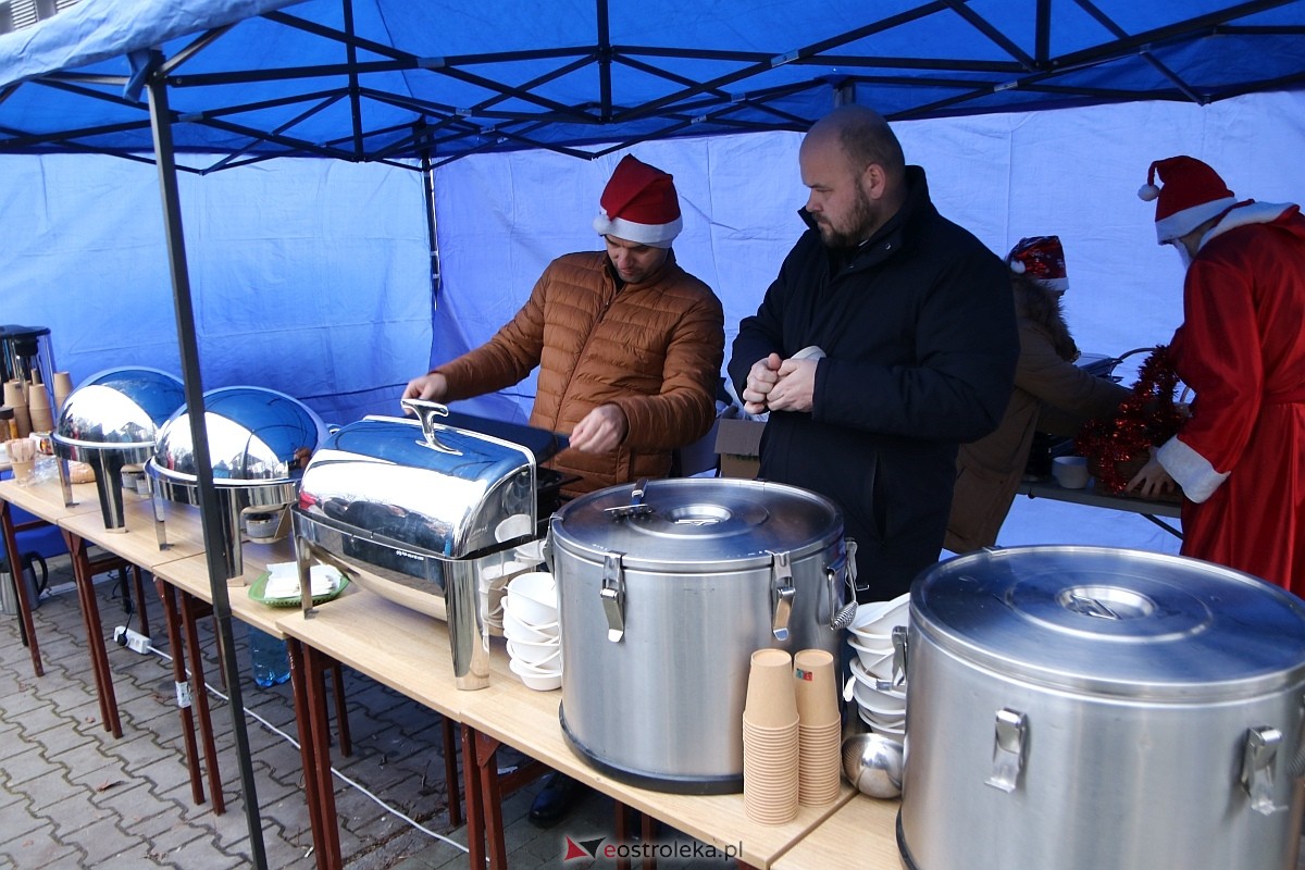 Wigilia na osiedlu Stacja [7.12.2025] - zdjęcie #25 - eOstroleka.pl