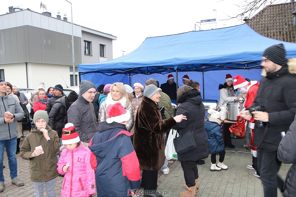 Wigilia na osiedlu Stacja [7.12.2025] - zdjęcie #22 - eOstroleka.pl