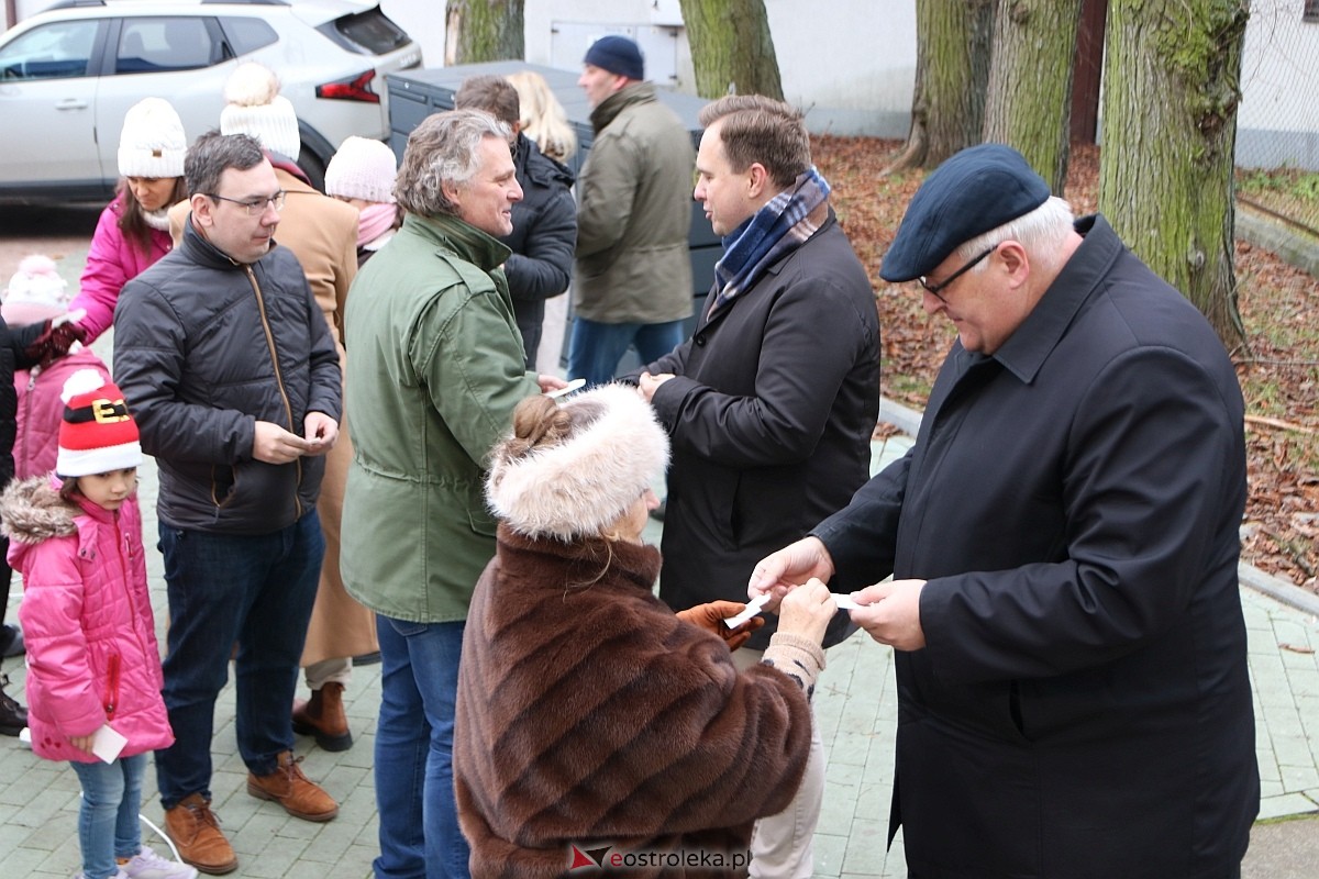 Wigilia na osiedlu Stacja [7.12.2025] - zdjęcie #13 - eOstroleka.pl