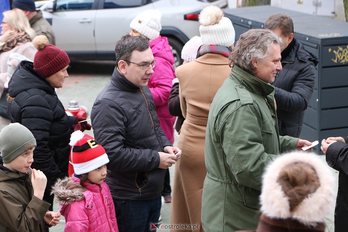 Wigilia na osiedlu Stacja [7.12.2025] - zdjęcie #12 - eOstroleka.pl