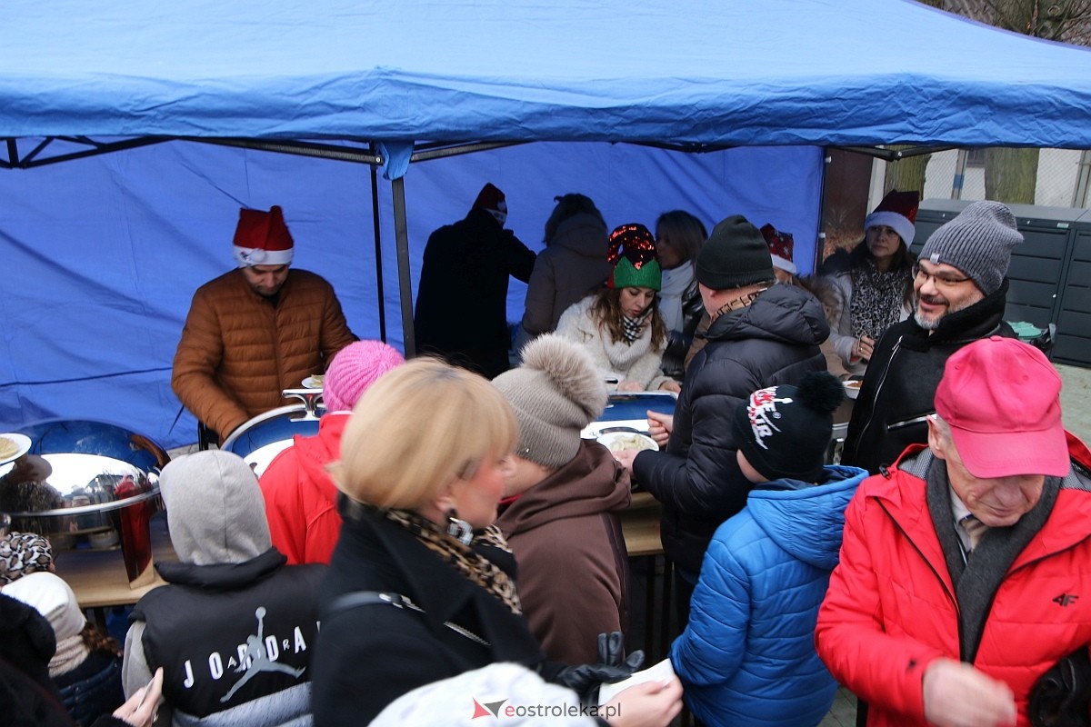 Wigilia na osiedlu Stacja [7.12.2025] - zdjęcie #4 - eOstroleka.pl