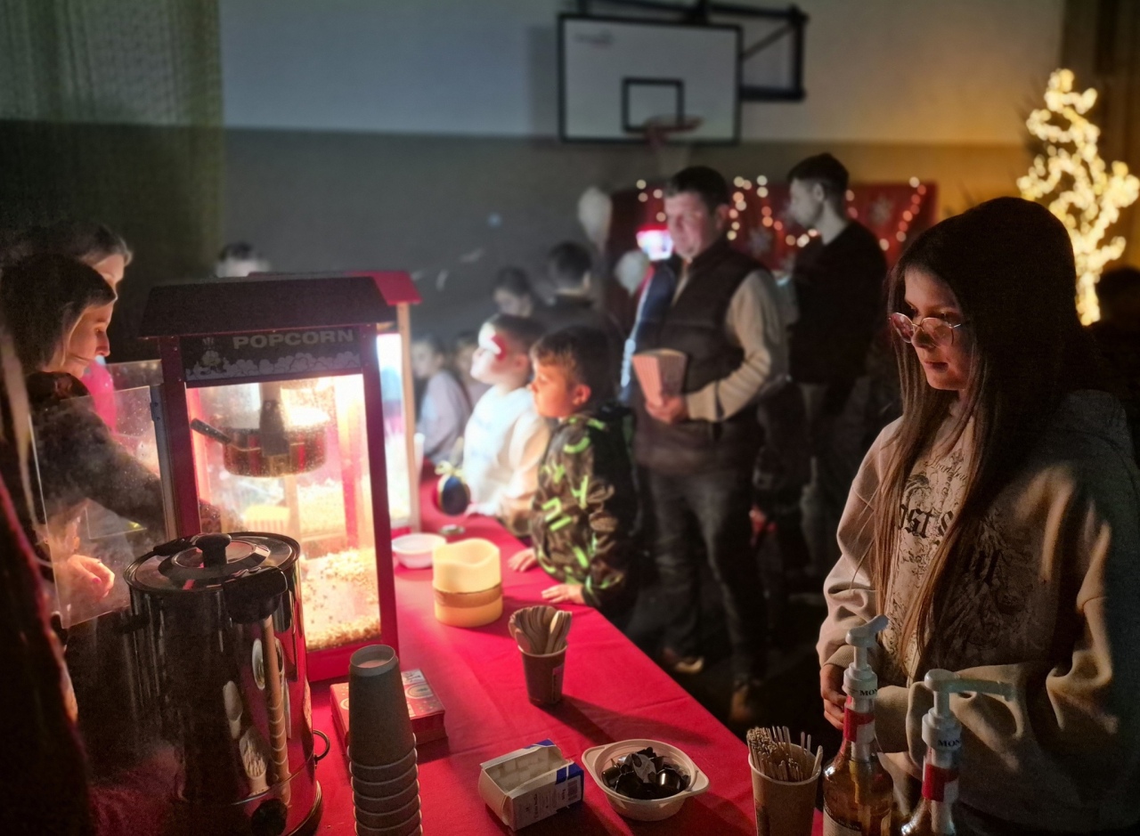 Mikołajkowe kino w Czerwinie [06.12.2025] - zdjęcie #32 - eOstroleka.pl