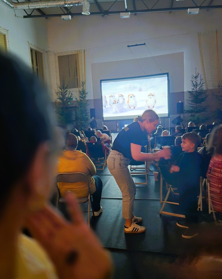 Mikołajkowe kino w Czerwinie [06.12.2025] - zdjęcie #26 - eOstroleka.pl