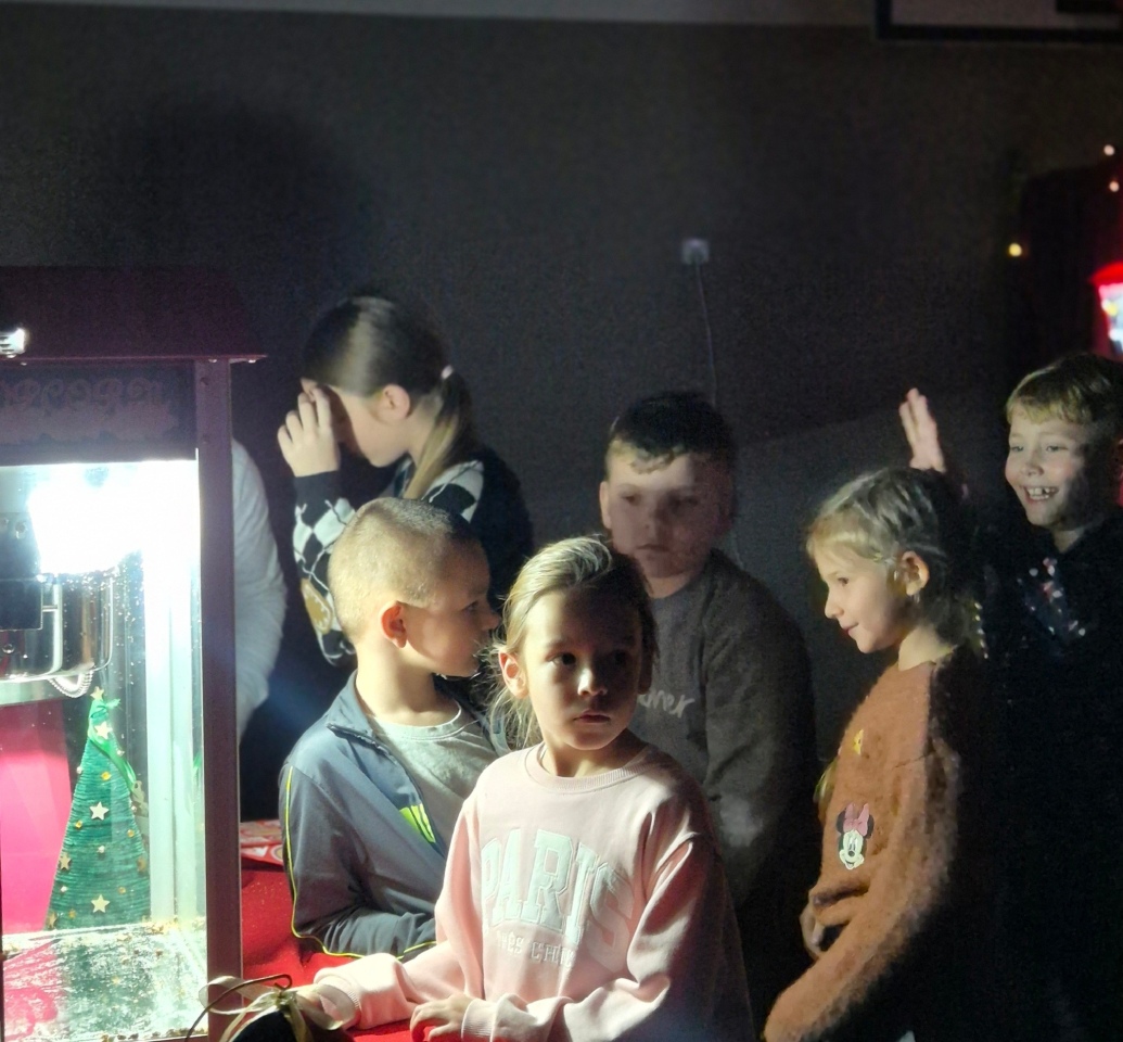 Mikołajkowe kino w Czerwinie [06.12.2025] - zdjęcie #23 - eOstroleka.pl