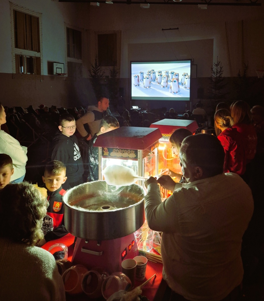 Mikołajkowe kino w Czerwinie [06.12.2025] - zdjęcie #20 - eOstroleka.pl