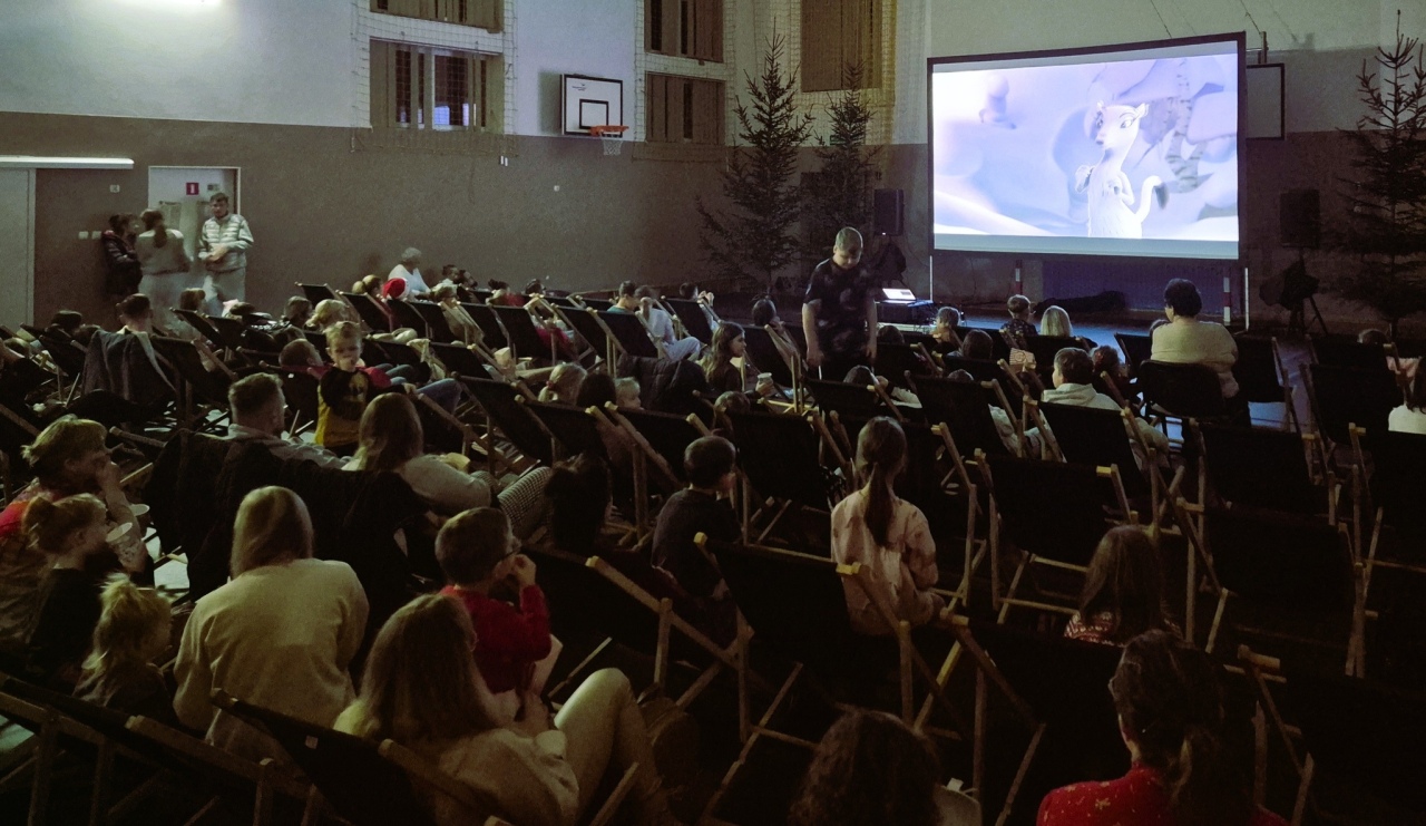 Mikołajkowe kino w Czerwinie [06.12.2025] - zdjęcie #18 - eOstroleka.pl