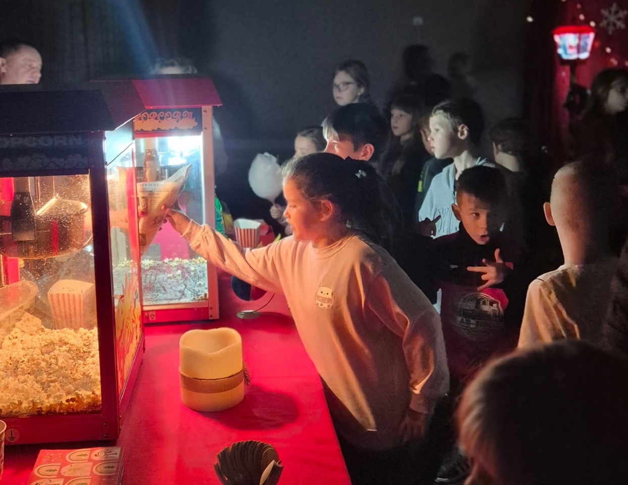 Mikołajkowe kino w Czerwinie [06.12.2025] - zdjęcie #16 - eOstroleka.pl