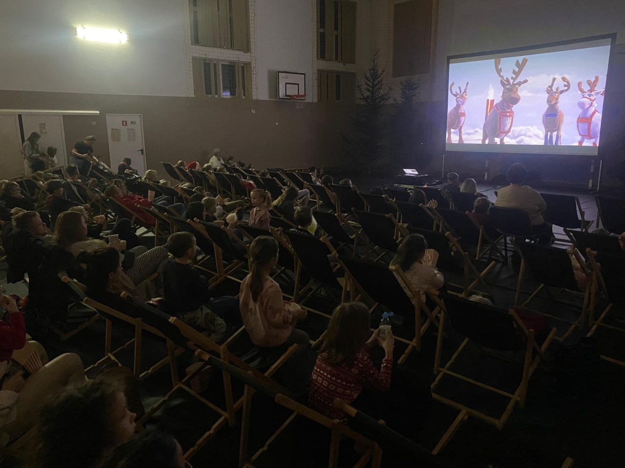 Mikołajkowe kino w Czerwinie [06.12.2025] - zdjęcie #10 - eOstroleka.pl