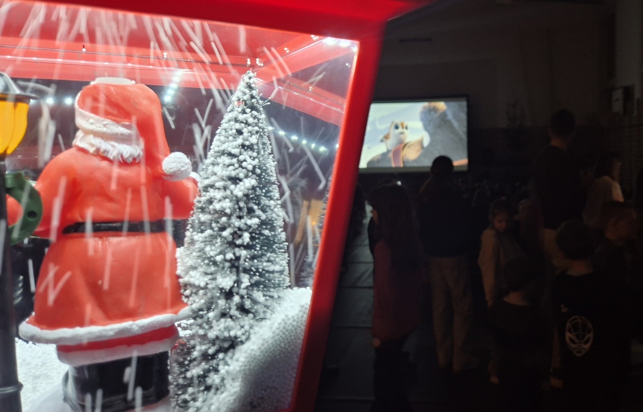 Mikołajkowe kino w Czerwinie [06.12.2025] - zdjęcie #7 - eOstroleka.pl