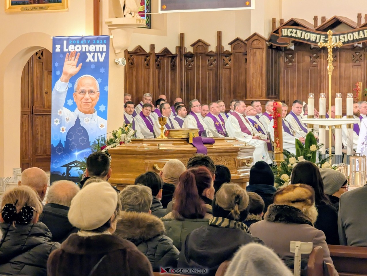Pożegnanie śp. ks. Artura Dobrzyńskiego [8.12.2025] - zdjęcie #13 - eOstroleka.pl