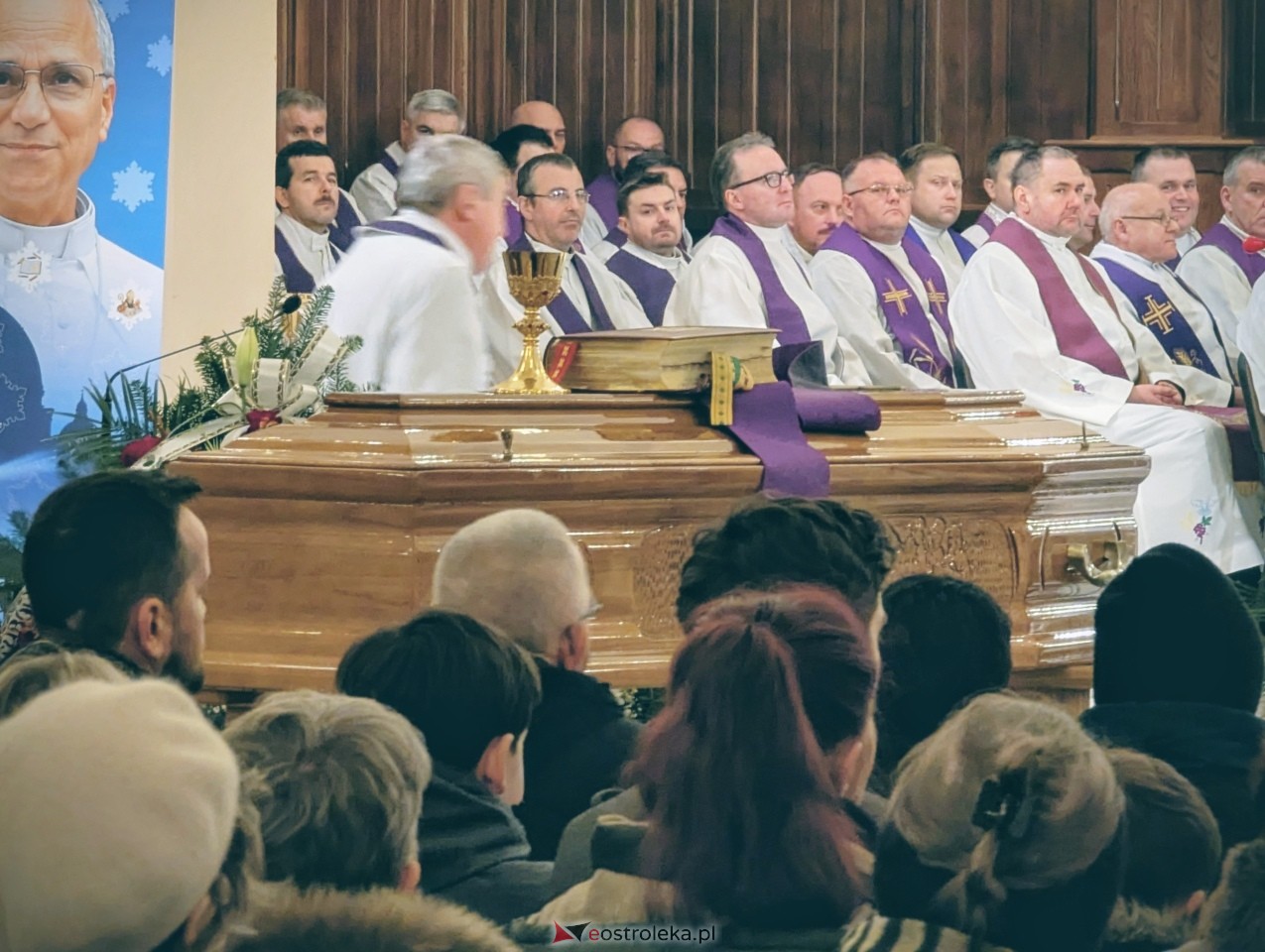 Pożegnanie śp. ks. Artura Dobrzyńskiego [8.12.2025] - zdjęcie #12 - eOstroleka.pl