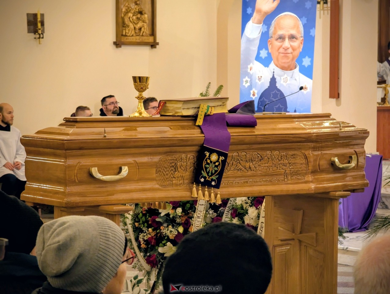 Pożegnanie śp. ks. Artura Dobrzyńskiego [8.12.2025] - zdjęcie #6 - eOstroleka.pl