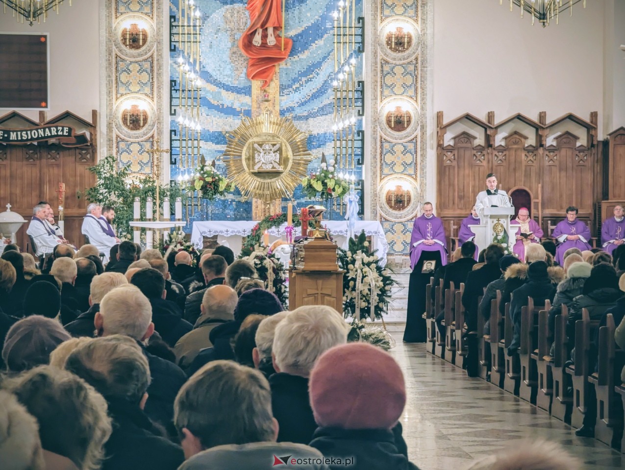 Pożegnanie śp. ks. Artura Dobrzyńskiego [8.12.2025] - zdjęcie #4 - eOstroleka.pl