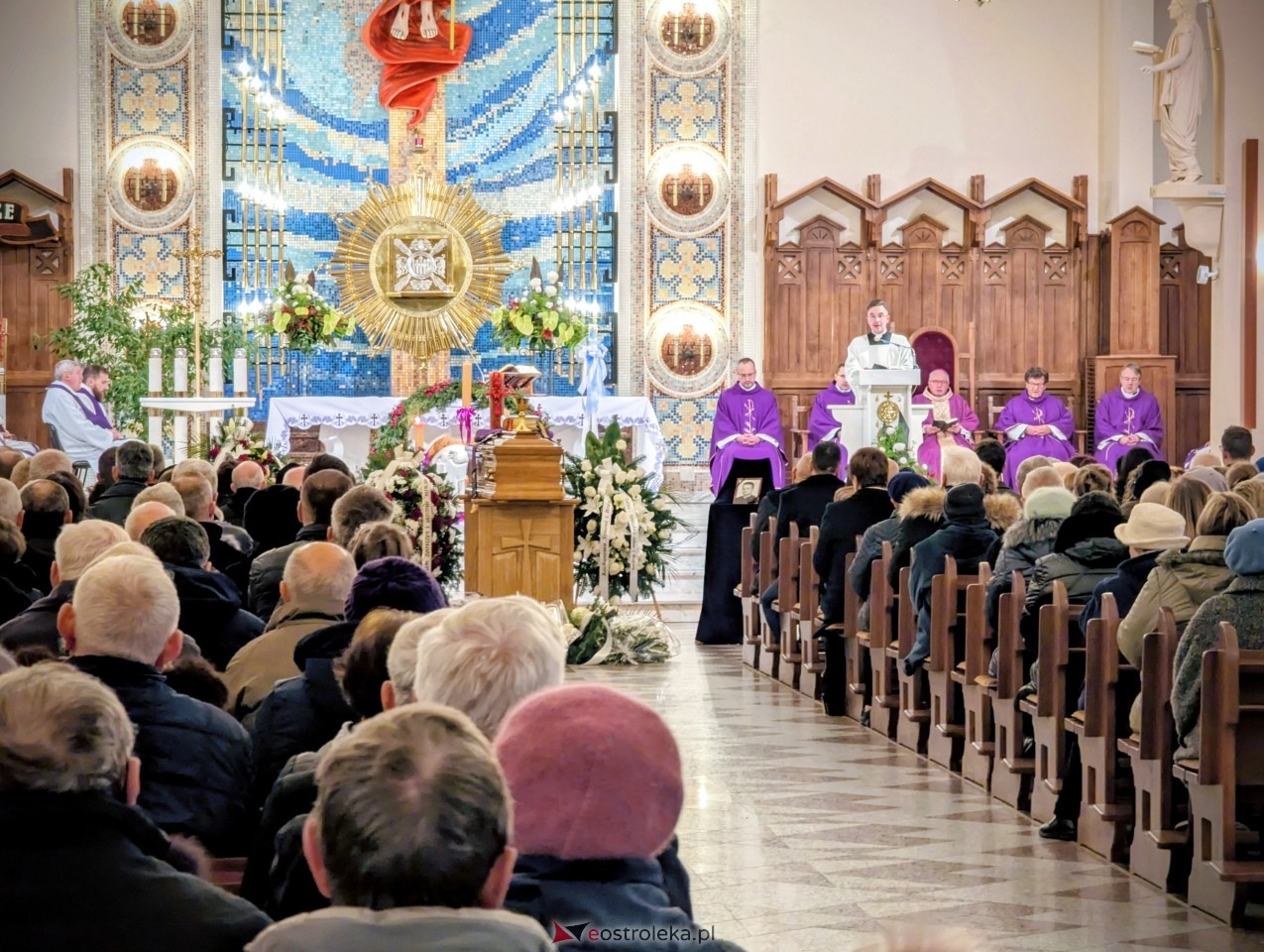 Pożegnanie śp. ks. Artura Dobrzyńskiego [8.12.2025] - zdjęcie #2 - eOstroleka.pl