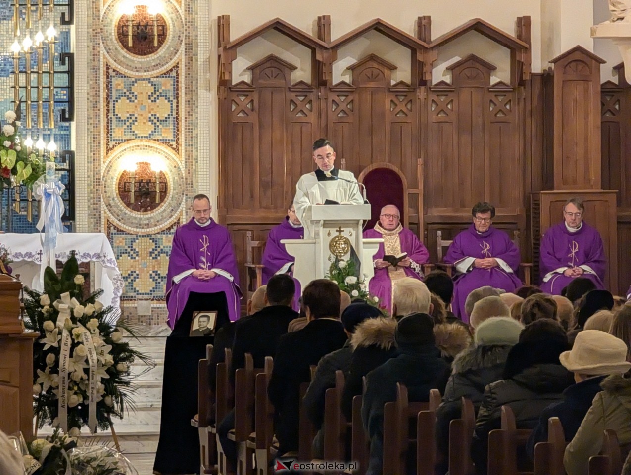 Pożegnanie śp. ks. Artura Dobrzyńskiego [8.12.2025] - zdjęcie #1 - eOstroleka.pl